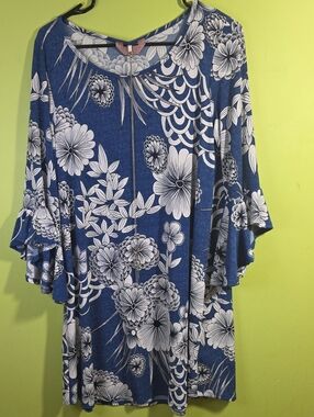 This SJS blue tunic dress white floral design Size Large
